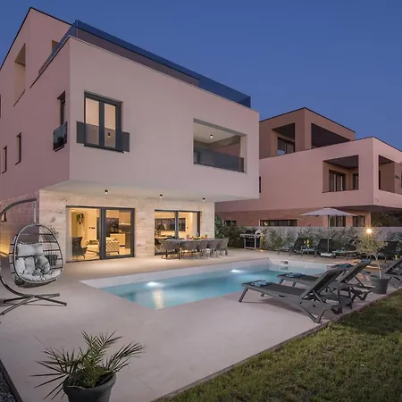 Luxurious Home In Pula Tatil Evi