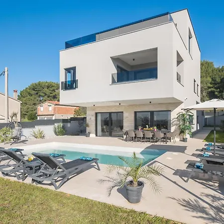 Luxurious Home In Pula * Pula