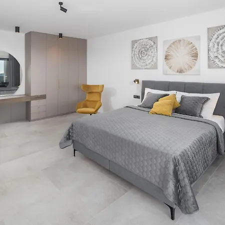 Luxurious Home In Pula Nyaraló *